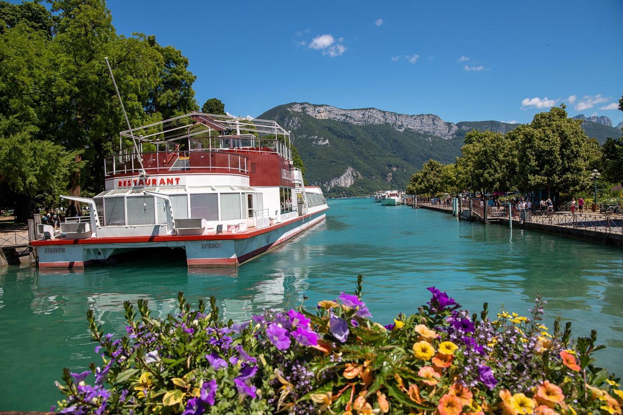 Le Bleu Du Lac 3 Etoiles - Secteur Recherche, Calme & Familiale, A 300M Du Lac & De La Vieille Ville, Garage Prive آنسي المظهر الخارجي الصورة